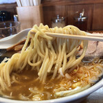 自家製中華そば としおか - 「鹽ラーメン小」（1,050圓）
      「チャーシュー」（250圓）
      「メンマ」（250圓）の麺アップ。