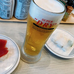 Hama Zushi - ビールで寿司、最高です。