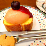 森のらくだ - 桃のロールケーキ