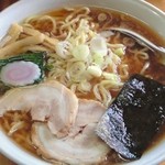 喜八 - 醤油ラーメン(600円)