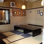 赤とうがらし - 入店してすぐ左の小上がり。１０人以上座れます