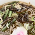 つばさくらぶ - でも、山菜もたっぷり乗ってヘルシー感がありますd(^o^)b 