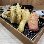天ぷらとレモンサワー ぱちぱち屋 - ぶたにく、穴子、海老、いか、紅生姜