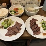 牛たん おやま - 牛たん定食、牛たん焼き(極上)、漬物盛り合わせ