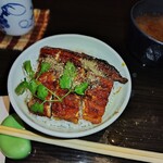 やっちろ - 昼間に食べたかったうな丼、山椒掛け過ぎたけど美味しかったー。食べ過ぎでベルト緩めました