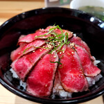 伝承焼肉TUWAMONO - ローストビーフ丼～☆