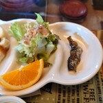 暖 - ○サラダ
                                これは自家製の胡麻ドレッシング。
                                しかも味わいが濃厚で胡麻のペースト感もあり
                                なかなか美味しい味わいだぞっ❕
                                
                                ◯オレンジ一欠