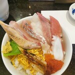 Kaitensushi Nappa - この値段で、海鮮丼