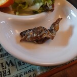 暖 - ○ニジマスの素揚げ
      素揚げされてから砂糖醤油で味付けされている
      調理師免許持ってる職人さんが
      そう言ってるから間違いない❔（笑）
      香ばしくカリッとした食感と
      砂糖醤油の味わいが合ってるねえ❕