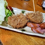 花とく - ビールセット④　ウインナー揚げと玉ねぎフライの盛り合わせ