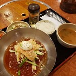 韓国家庭料理 扶餘 - あんまり頼む人がいないっぽいピビン麺ランチ