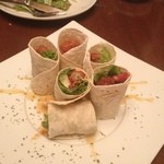 SABOU 虎ノ門店 - 牡蠣フライとアボカドのトルティーヤロール