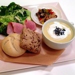 Kafe Ada Jo - 当店のランチは毎日日替わりでご用意しております♪