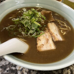 Imaike Nomisuke Hanten - ラーメン好きの間ではこのスープを「重油」とも言っているそうです。（コッテリラーメン）