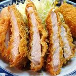 はしや - ロースカツ定食（大盛）、
      クリームコロッケ、味玉　920円