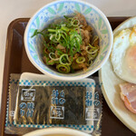 すき家 - さすが牛丼チェーン店
牛小鉢美味しい！