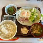 すき家 - 牛小鉢ベーコンダブルエッグ550円、神的なコスパの良さ