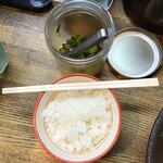 やっとこ - 半飯とサービスのきゅうりの漬物