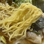 支那そば一麺 - 加水高めの縮れ中太麺