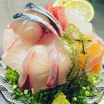 생선 찌르기(880엔~ 세금 별도)