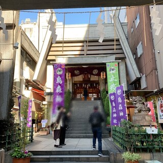 オザワフルーツ - 烏森神社　ビルの谷間で窮屈そうです（マスキング修正済み）