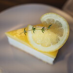 and C - Seasonal Cake（レモンのレアチーズケーキ）（750円）