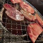 生ホルモン 炭焼き 牛とろ - 