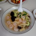 萬里 - 海老そば　キュウリが入ってる海老そばは初体験です(・・;)