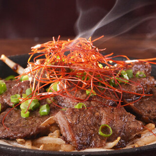 Enjoy teppanyaki cuisine with a lively feel, as well as special dishes and desserts to finish the meal.