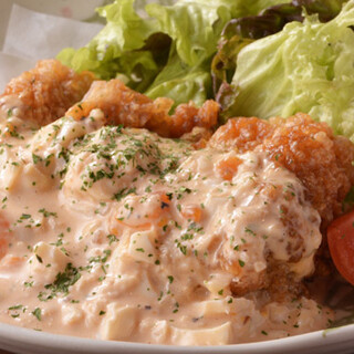 鷄・魚・肉を幅広く味わえる、手間暇かけた創作料理と鉄板料理