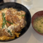 Marukin Ramen - かつ丼900円税込 味噌汁付きです。