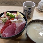 三明寿司 - セットのあら汁と