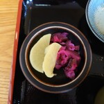 やぶ善 - 箸休めのお漬物もたっぷり。