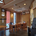 やぶ善 - 店内奥のテーブル席。