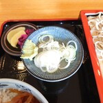 やぶ善 - 薬味もたっぷり。