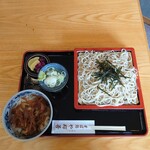 やぶ善 - ランチサービスメニュー A ざるそば + ミニ牛丼、930円。