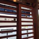 やぶ善 - 外から店内が見える、入りやすいお店です。