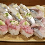 菊岡寿司 - キビナゴ、鰯、〆鯖、鯵の各3貫