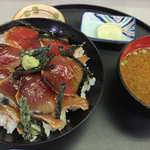 海鮮市場　摩季詩 - カツオの漬け丼