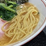 らーめん ぱったぱた - 三河屋製麺の中太麺。