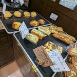 Bakery B-16 - ガーリックフランス、クロックムッシュ、焼きカレー、チーズパンなど(^^)