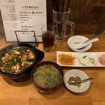 ともあれ呑もうよ - 四川風土鍋の麻婆ご飯