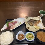 いづみや - ダブル定食（刺身と日替わりおかずの鯖）1,250円