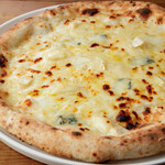 Creamy 4-cheese pizza Quattro Formaggi