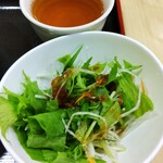 つかさ屋 - 平日サービスのサラダとセルフのお茶