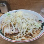 ラーメン二郎 - 野菜少なめニンニク