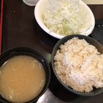 Tonkatsu Sanka - お替わり　お味噌汁、生姜ご飯普通盛り、キャベツ少なめ