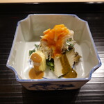 Sushi Shou - 渡り蟹と福井の黒鮑、つるむらさきとモロヘイヤ、ヤングコーン