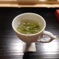 すし昇 - 白神山地のじゅんさい、加藤農園のトマトのすりおろしスープ