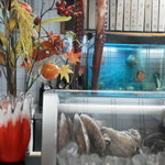Uogashizushi - 201308　魚河岸寿司　店内（座席から右回り）⇒蛸が吊るされてます(゜o゜)！